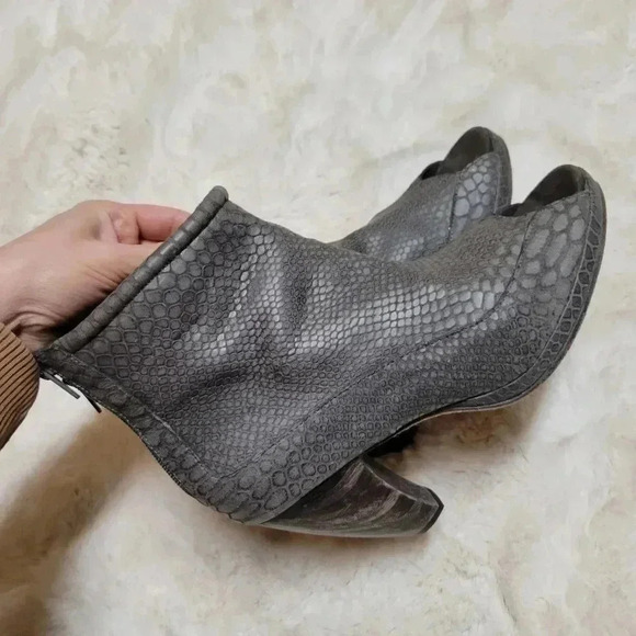 Colleen Cordero Open Toe Heeled Boots Grey Snakeskin Wood Heel Size 8 USA Made - Picture 5 of 9